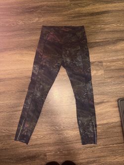 Like new lululemon athletica Women's Olive Green Marble Print Leggings