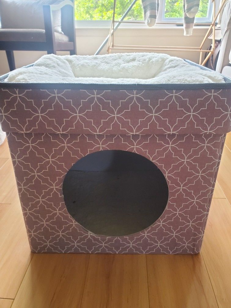Collapsible Cat Cube Condo