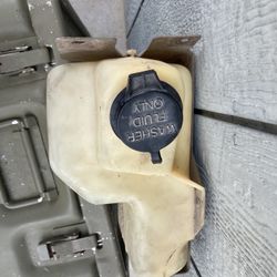 Jeep Wrangler YJ Windshield Wiper Reservoir/bracket/pump.