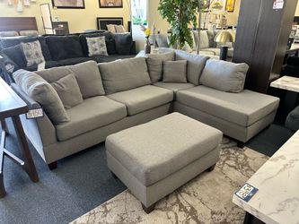 Light gray Sectional w/ottoman