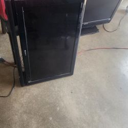 3 Sony Bravia tvs 