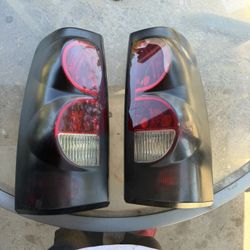 2004-2007 Chevy Silverado Tail Lights 