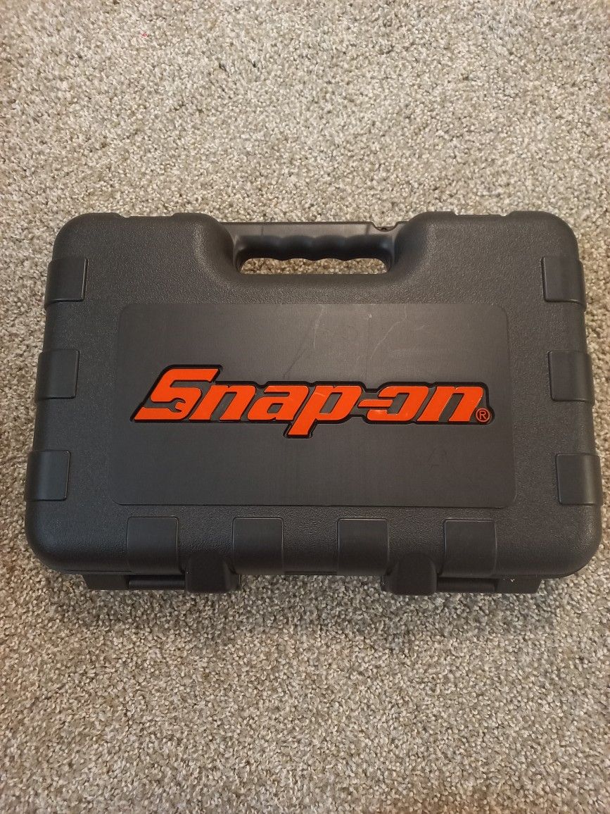 Snap-on Case without a tool