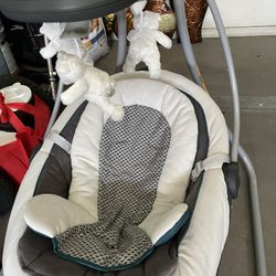 Gravy DuetSoothe Baby swing and rocker