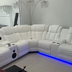 L-shaped sofa. 3 reclining pieces . $0 Down