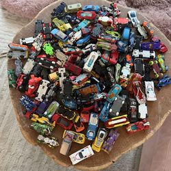 100+ hot wheel toy cars