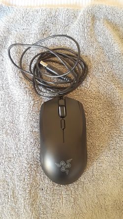 Razor gaming mouse lights up