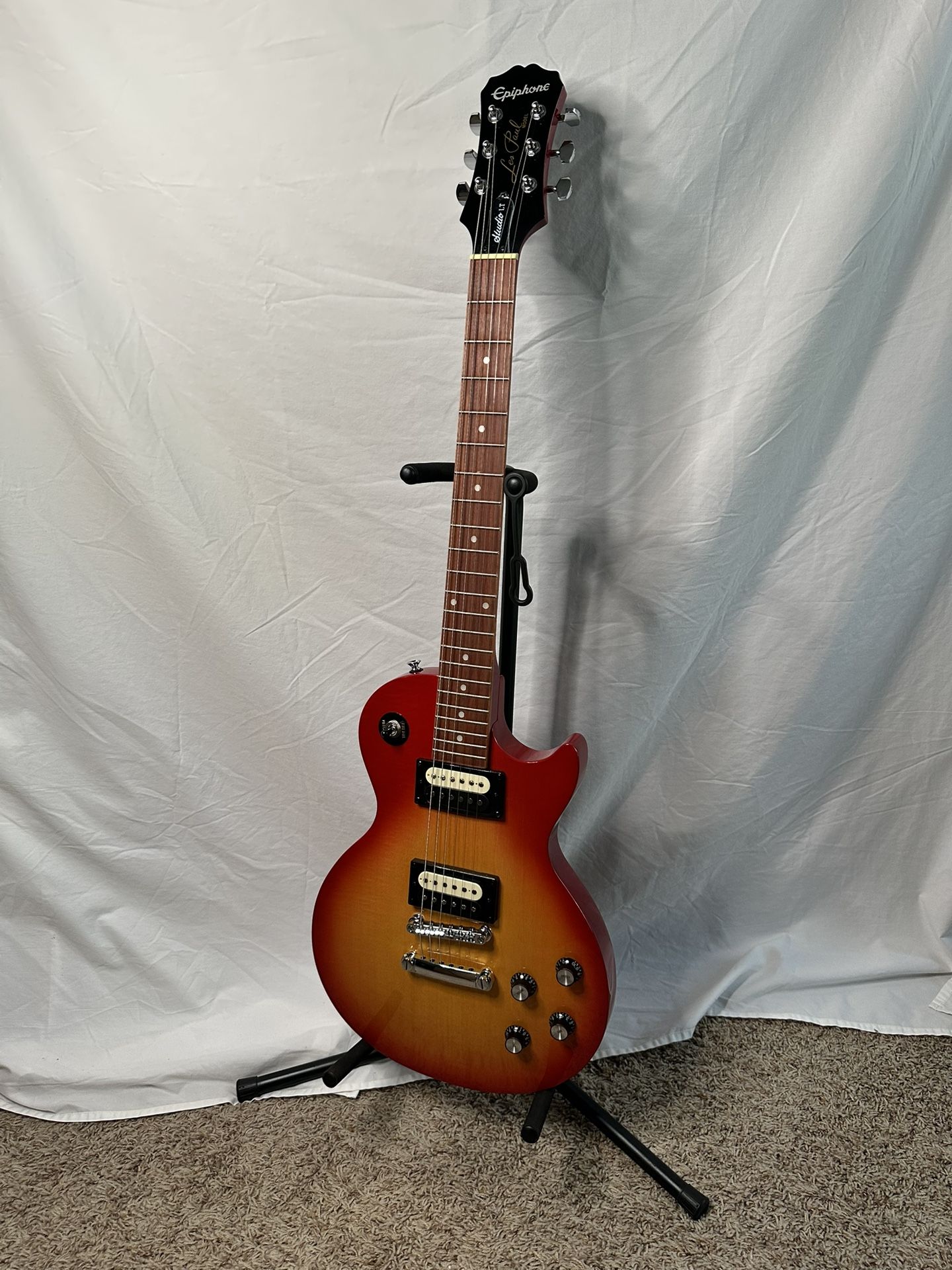 ❗️BRAND NEW❗️Epiphone Les Paul Studio LT E1 Guitar — LIKE NEW CONDITION Only Used A Few Times (See photos no fingerprints)