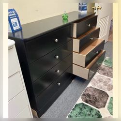 8 drawers dresser / Eight drawers dresser