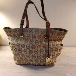 Michael Kors Purse  .   Size  .  18"×  12 "×  6" . 