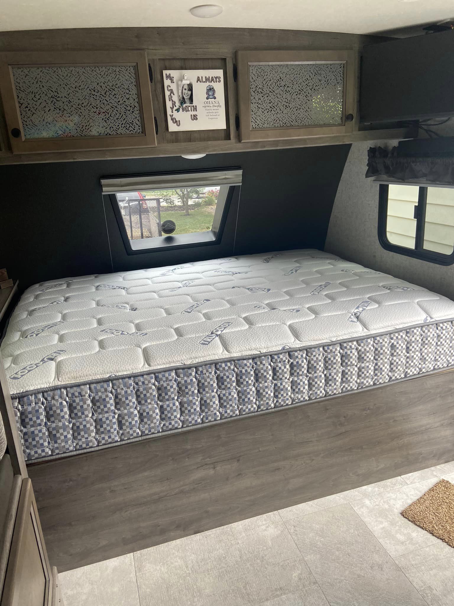 Hybrid Queen & King Mattresses Blowout Sale $10 Down