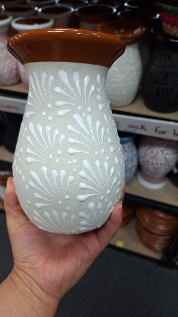🤎Engobe White/brown Rim Flower Vase🤎