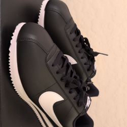 Men's NIKE CORTEZ - Size 10.5  NEW 