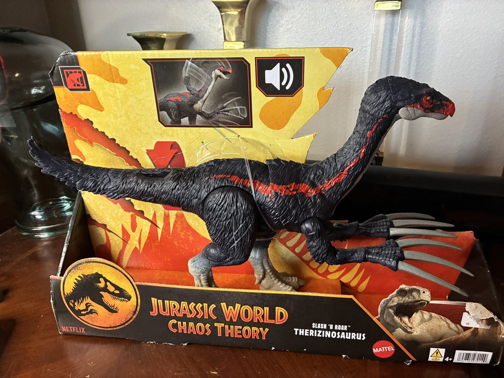 Jurassic World Slash N Roar Therizinosaurus Dinosaur Figure, Attack & Sound Toy