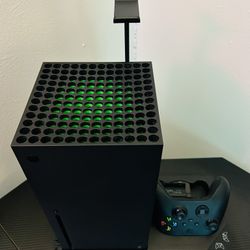 Xbox Series X 1TB Bundle – 1 Controller, Cooling/Charging Dock & Carrying Case