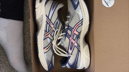 Cream/Skipper blue asics