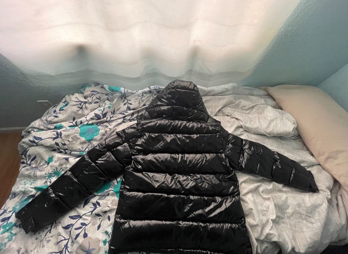 Moncler Puffer Black Size M (Portland Only !!!)