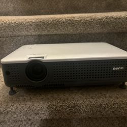 Sanyo PLC-XU78 Pro xtraX Multiverse Projector