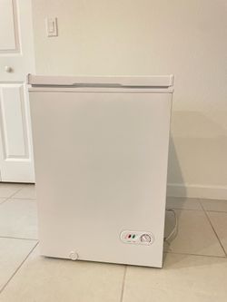 3.5 Cu Ft Chest Freezer – Works Great – Compact Freezer