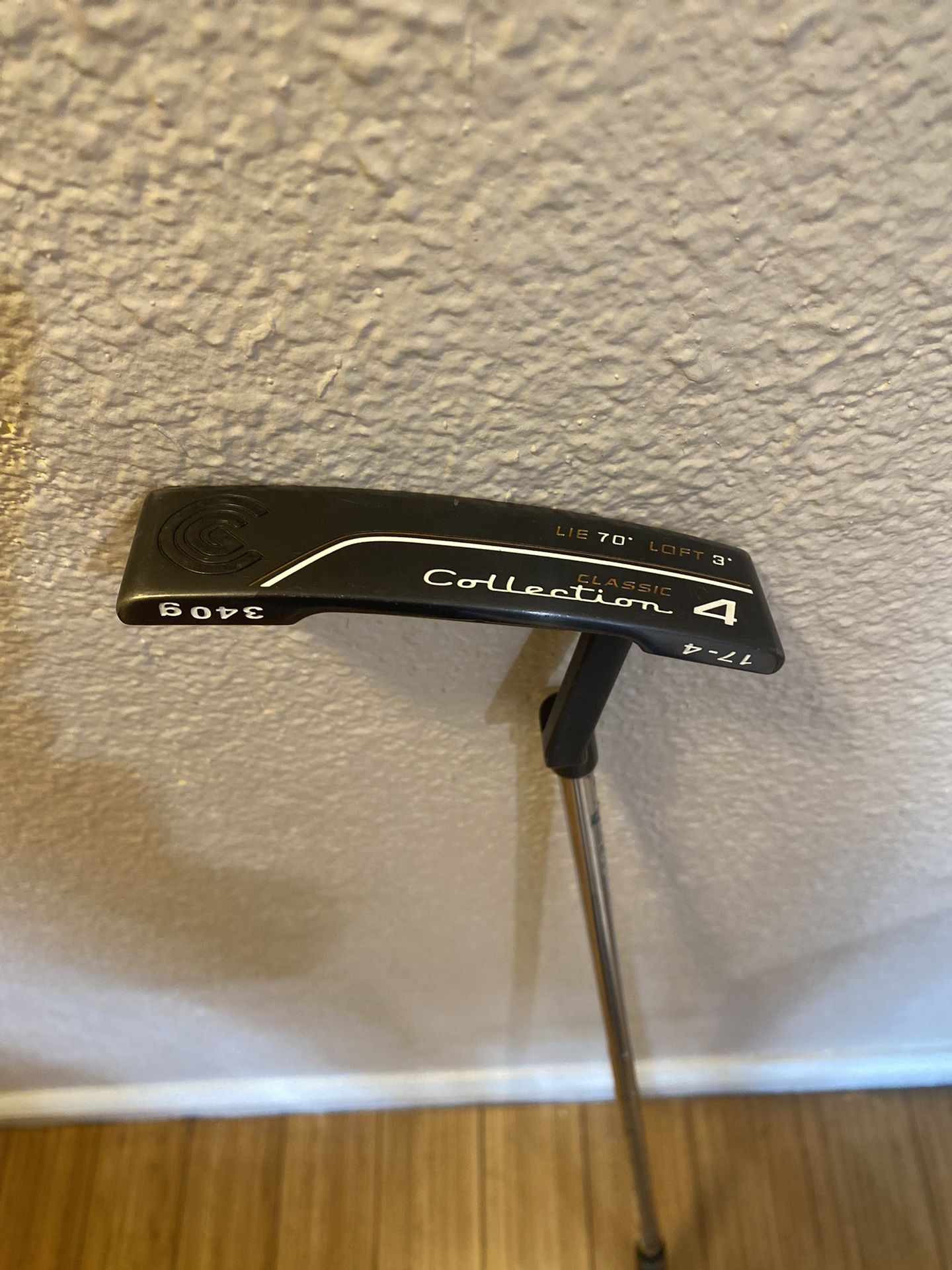 Cleveland Classic Collection 4 Golf Putter Right-Handed, 17-4, 340g, 33.5-inch