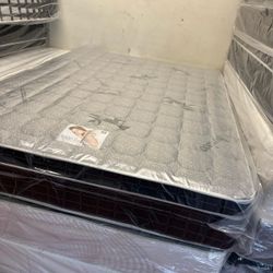 🩷queen Size Mattress Pillow Top $198