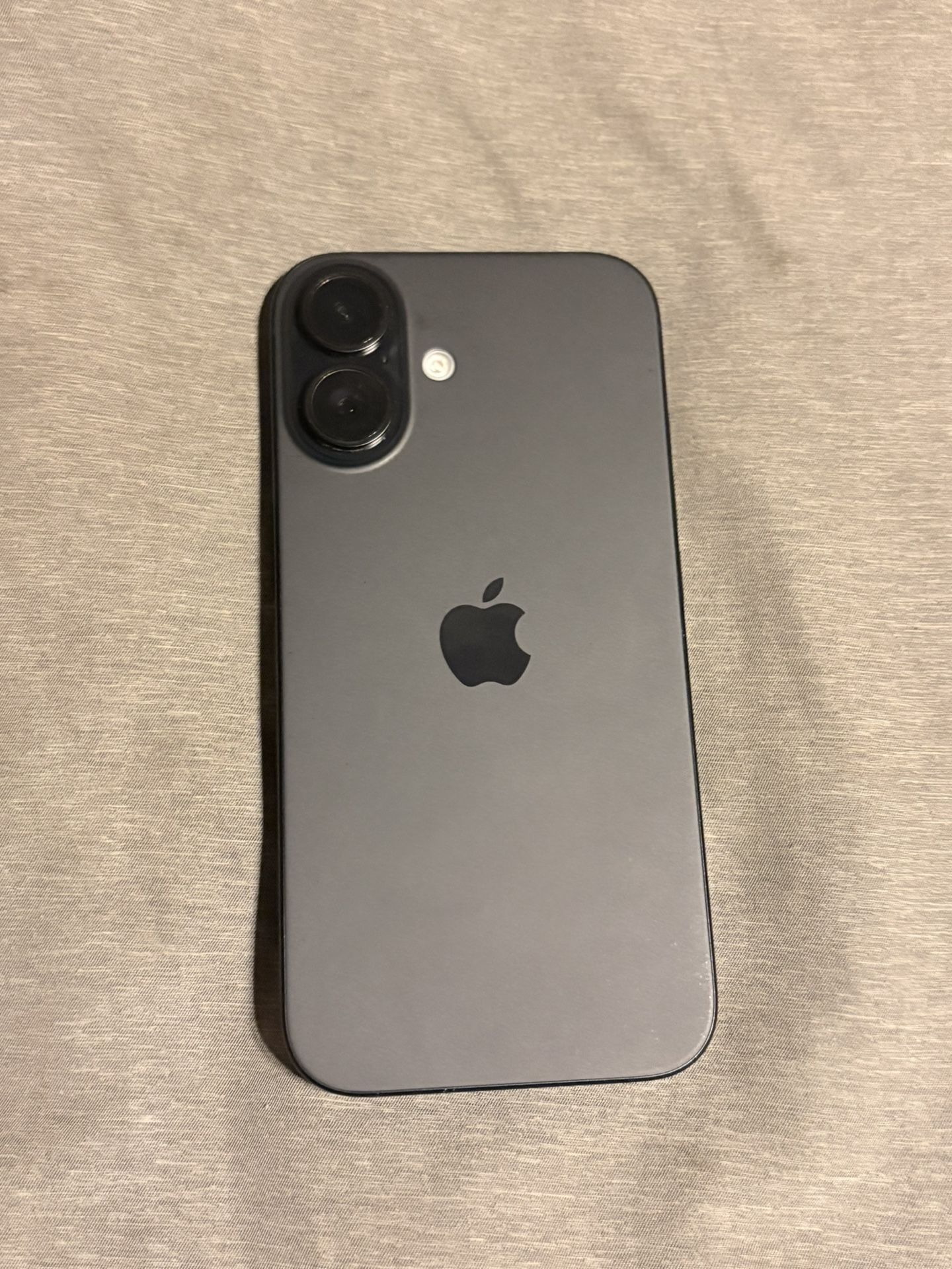 Apple iPhone 16 
