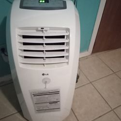 Air conditioner ( Like New ) Works Can Be Try Out