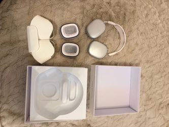 Silver Apple AirPod Max