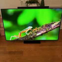 Hisense 55” Mini LED TV Model 55U8H Quantum ULED 4K UHD Smart TV with swiveling glass base!