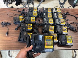 Charger dewalt ♦️$20 each