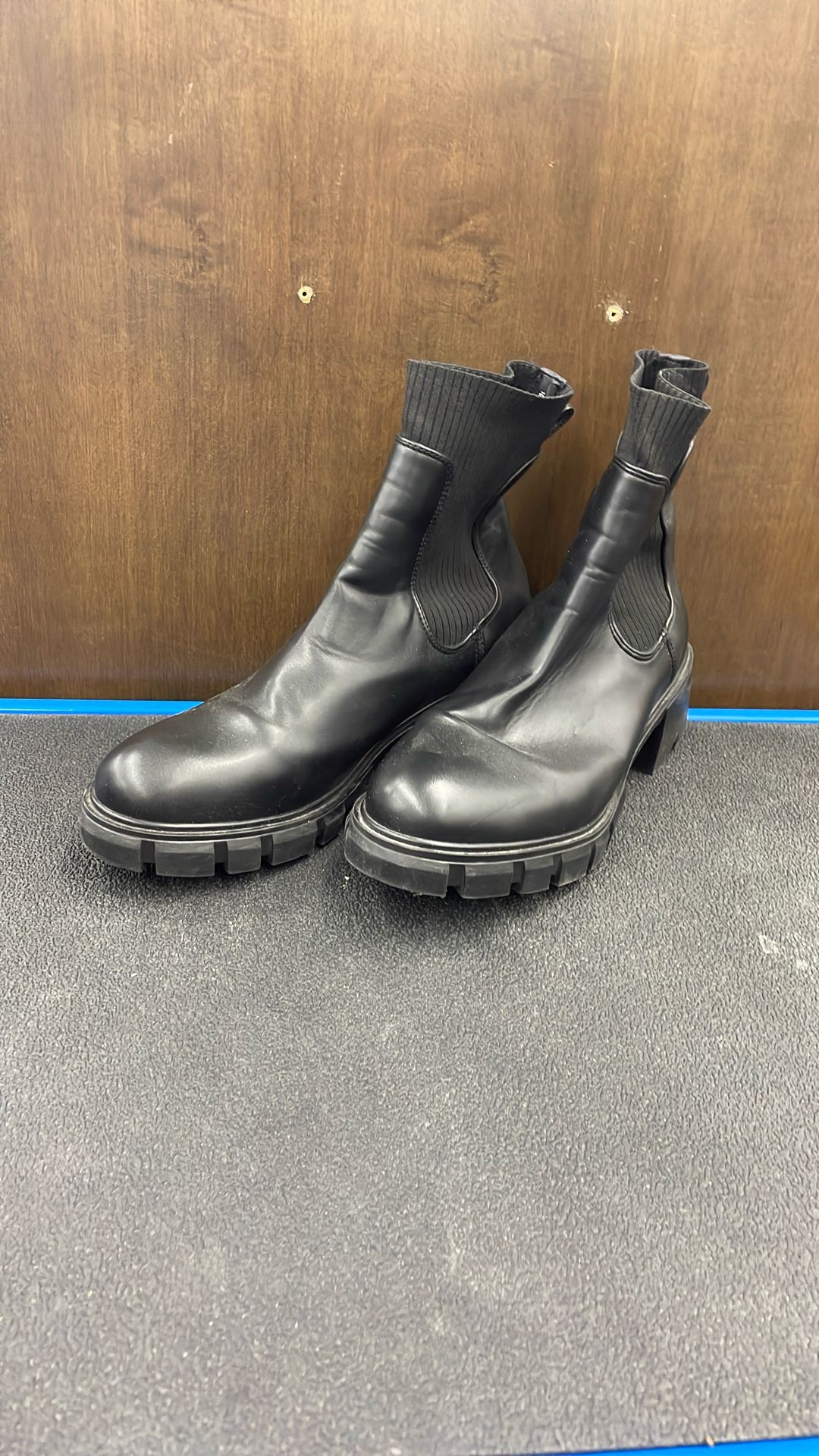 Steve Madden Women’s Boots. Item No 253 (Shopgoodwill)
