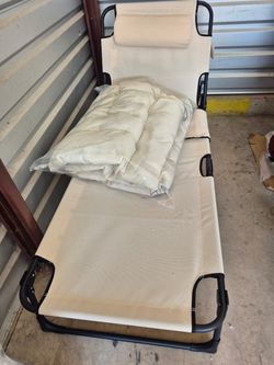 Folding Outdoor Lounge Chair with Cushion