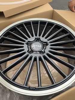 22 inch staggered Koko Kuture Parlato brand new