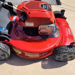NEW TORO SMARTSTOW 22" SELF-PROPELLED  PERSONAL PACE LAWN MOWER - NO BAG (Retails for $535)