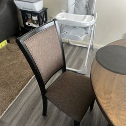 Dining table for sale !!! Chairs included ! 