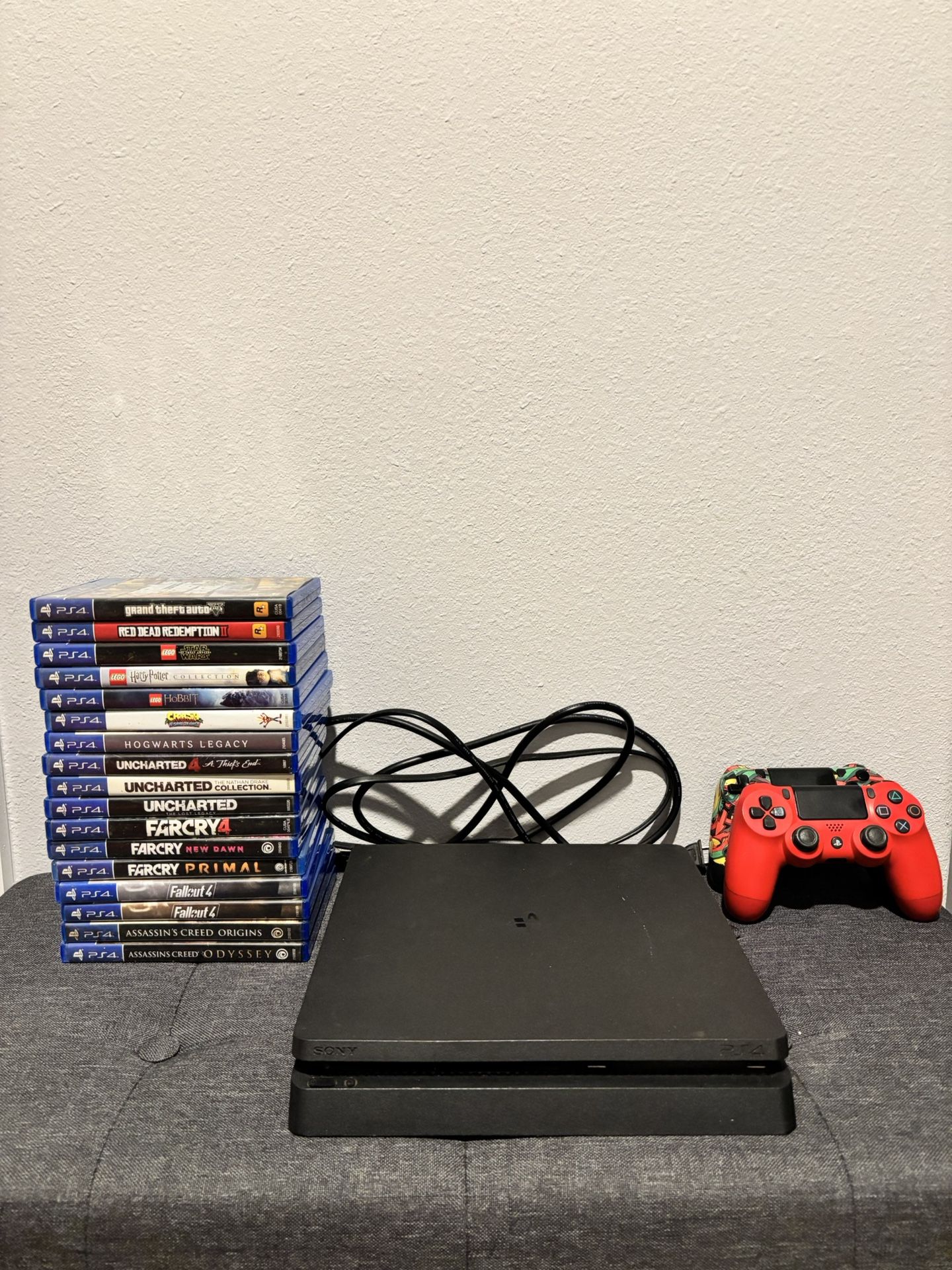 PS4, 2 Controllers, 17 Games
