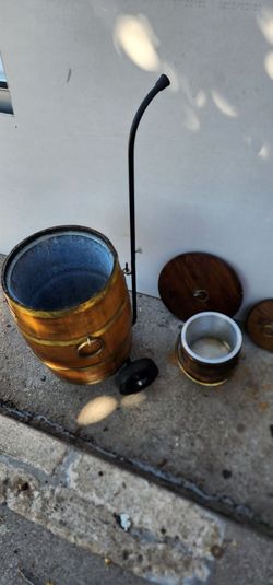 Yeleras de barril de madera antigua