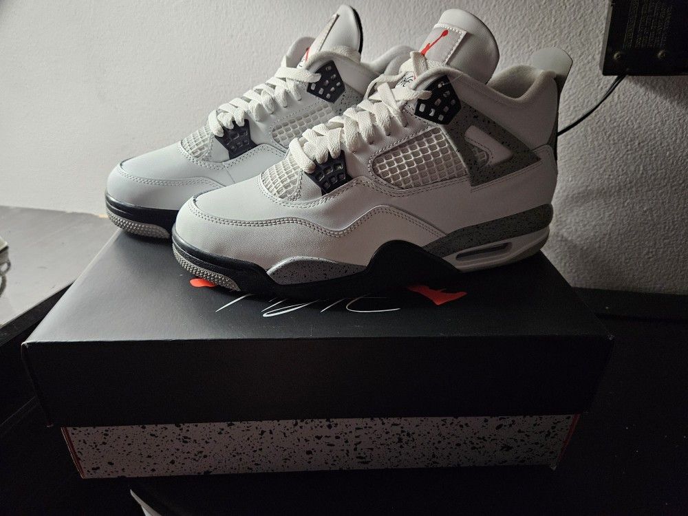 Air Jordan 4 Retro