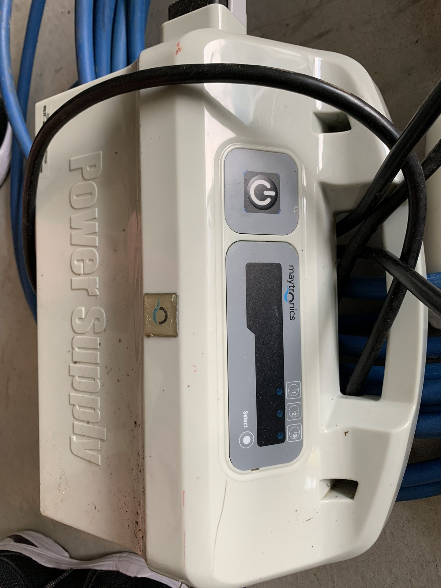 Dolphin endeavor Pool Cleaner for Sale in Commerce Charter Township, MI