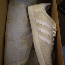 Womens 10 Gazelle Adidas