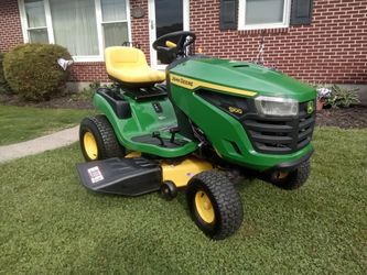 LIKE NEW, JOHN DEERE S100 HYDRO AUTOMATIC RIDING MOWER