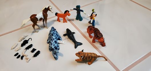 Small  and Miniature Animals and Crawling Rubber Insects 