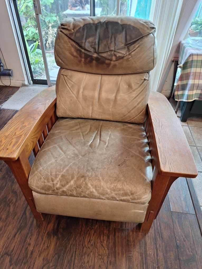 Barcalounger Mission Manual Recliner In Highland Emerald Green Top Grain Leather & Mahogany Finish Wood.