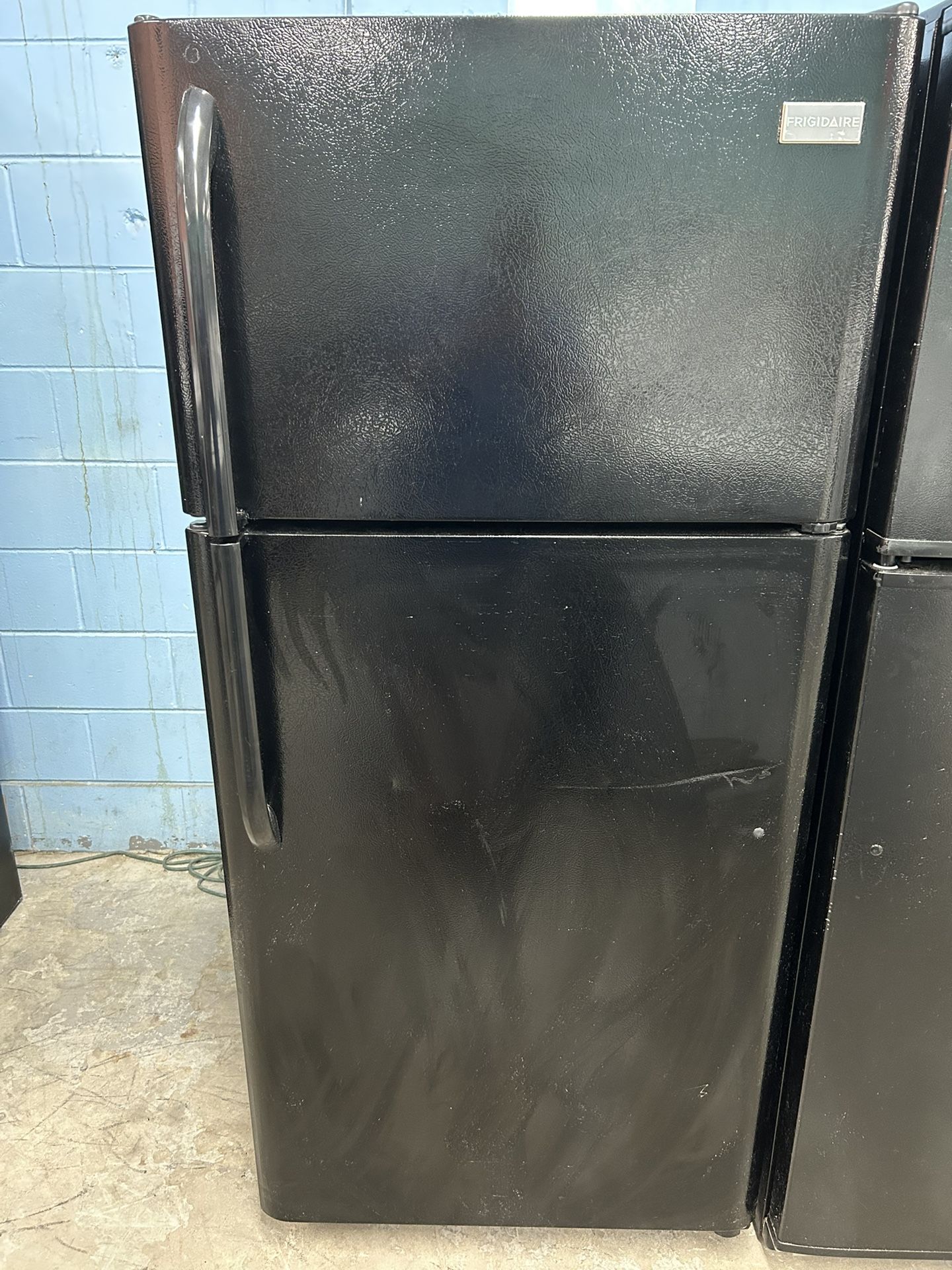 Black 18 Cubic Foot Refrigerator With Ice Maker
