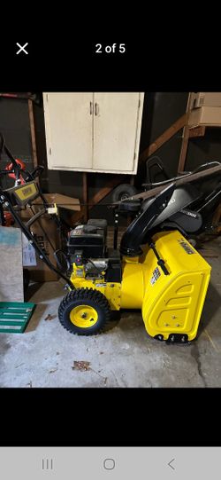 Champion Snowblower 24-in