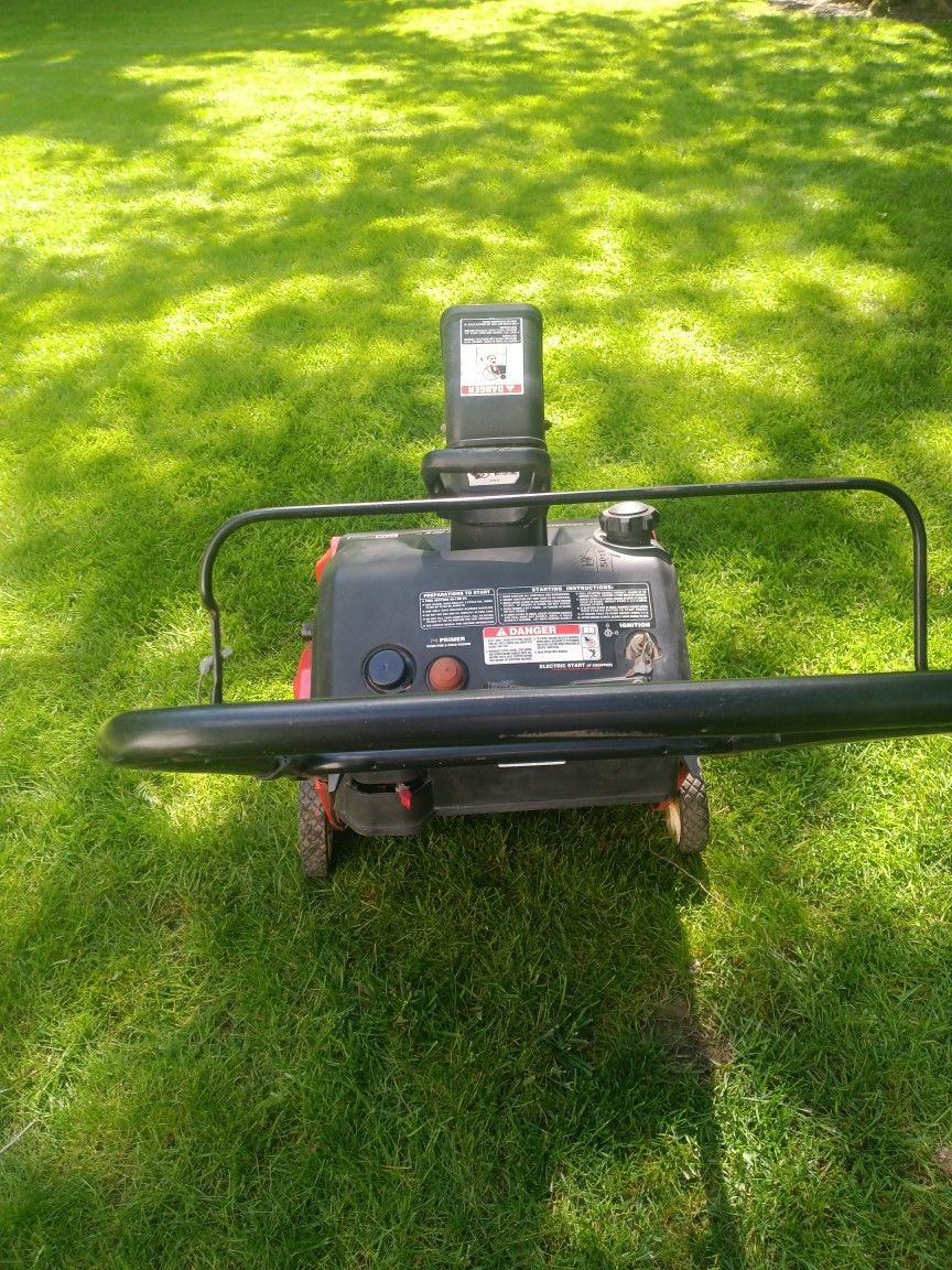 Yard Machine 21",5.5 HP Electric Start Snow Blower.