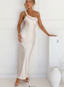 NWT Selfie Leslie One Shoulder Satin Maxi Dress in Champagne, Size Medium