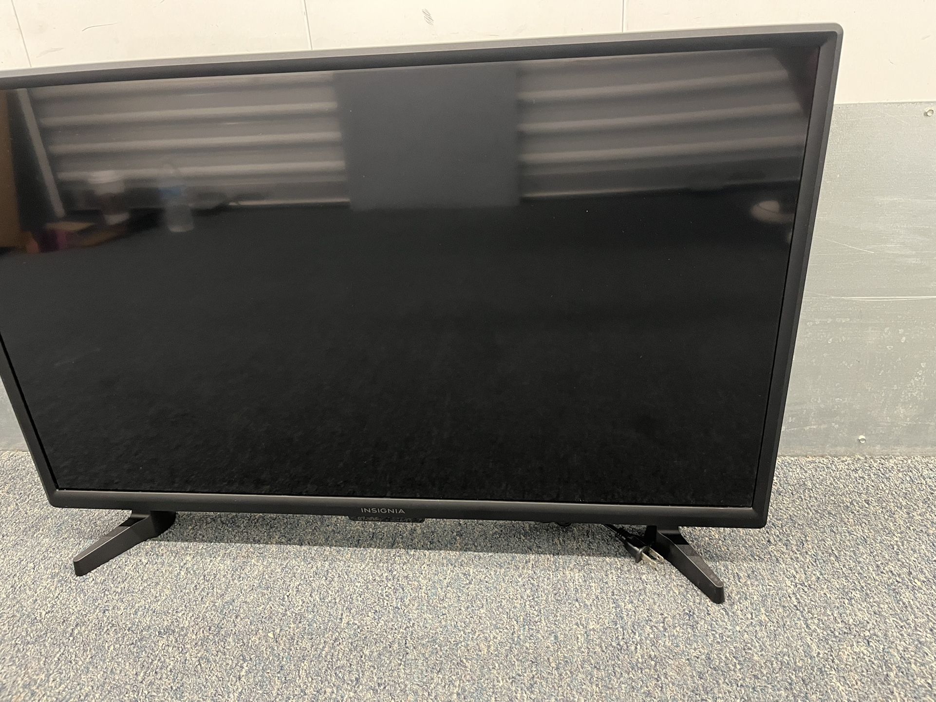 Insignia 32” Tv F