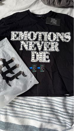 Black Graphic T-Shirt "Emotions Never Die"