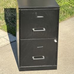 Filing Cabinet + Key